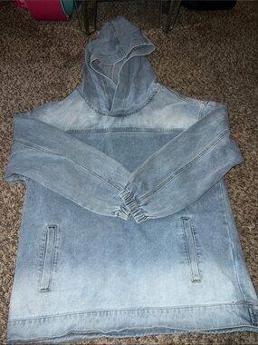 Denim hoodie with pockets